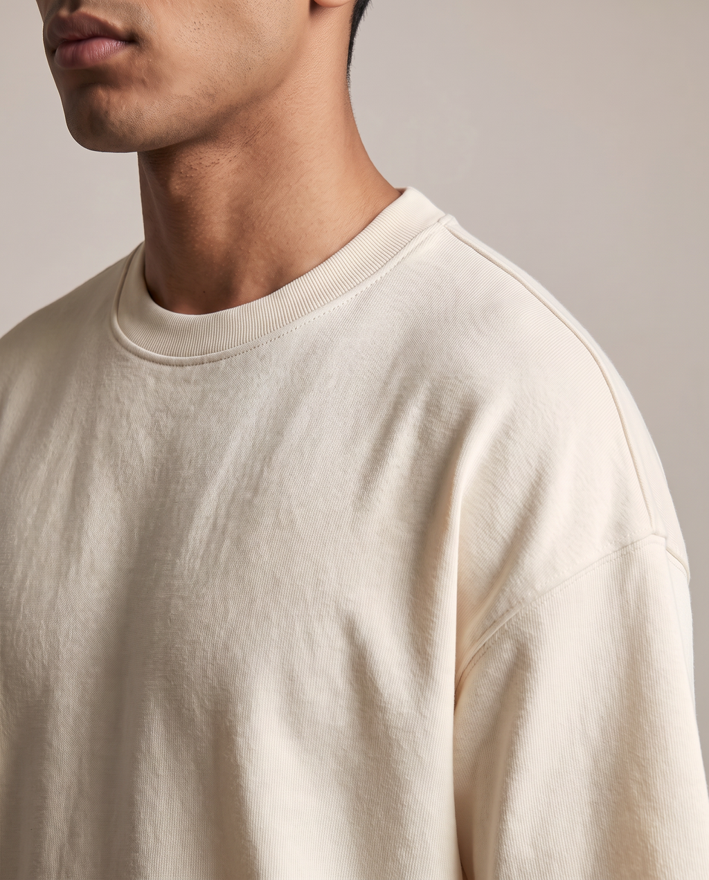 Off White oversized t-shirt, collar and shoulder seam fabric detail